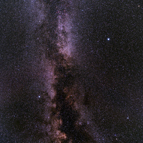 夏の大三角を流れ下る天の川