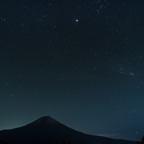 富士にかかるオリオン座