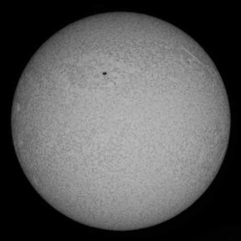 2/24の太陽(Hαから若干長波長側)