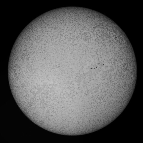 4/28の太陽(Hα少し長波長側)