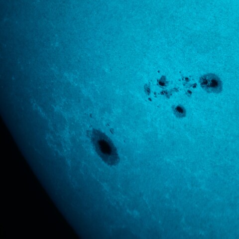黒点半暗部周辺の現象(3790、3792)8/18