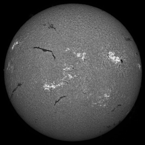 2/7日中の太陽(Hα中心付近)