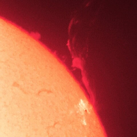 4/24日没前の太陽(Hα中心付近・X2.5フレアからの噴出)