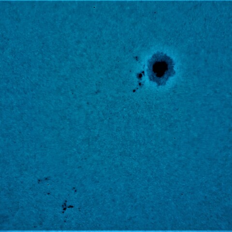 黒点半暗部周辺の現象(3312、3310)