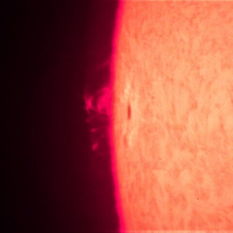 8/6昼の太陽　3386付近のループ