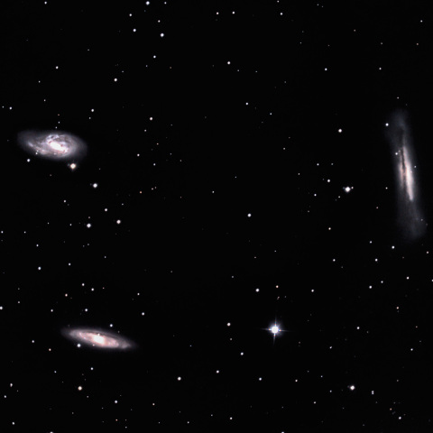 獅子座のトリオ銀河