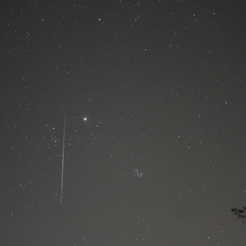 木星のいるおうし座を流れるふたご座流星