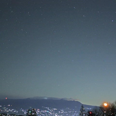 昇る月とふたご座流星