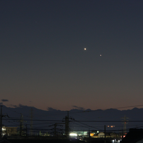 夕暮れの空に連れ添う金星と水星