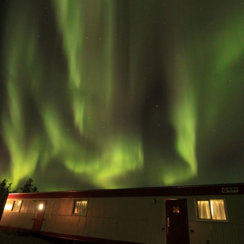 降り注ぐオーロラ