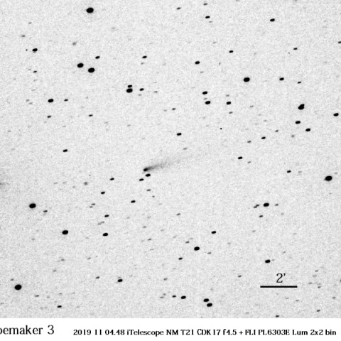 長い尾を引くシューメーカー周期彗星