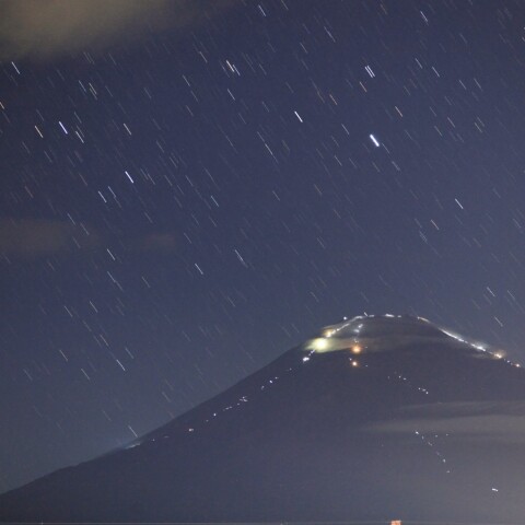 夏の富士とペルセウス座流星群