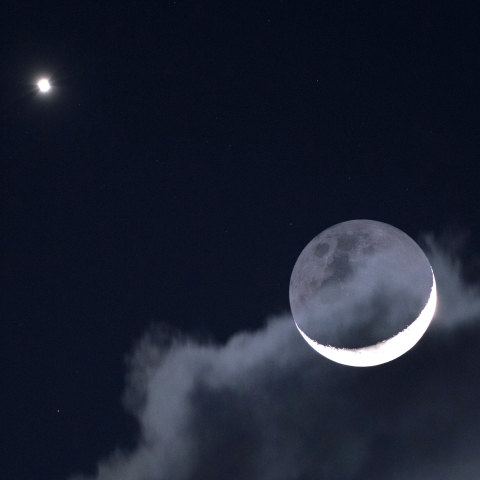 細い月と金星の大接近