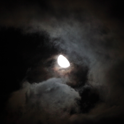 雲間のスバル蝕