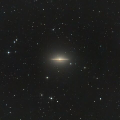 M104 ソンブレロ銀河（おとめ座）