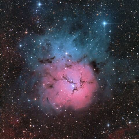 M20 三裂星雲（いて座 散光星雲）