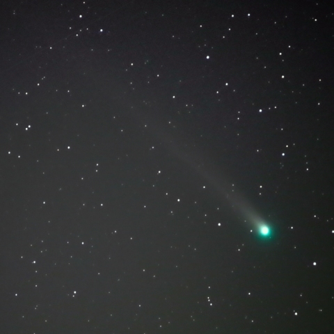 自宅の窓からラブジョイ彗星