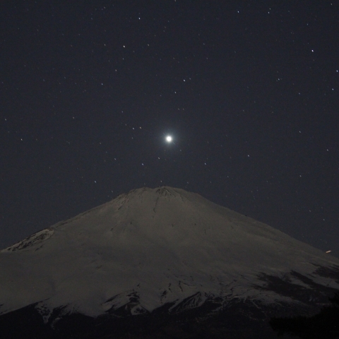 富士山に輝く金星