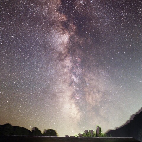 廃校にかかる天の川