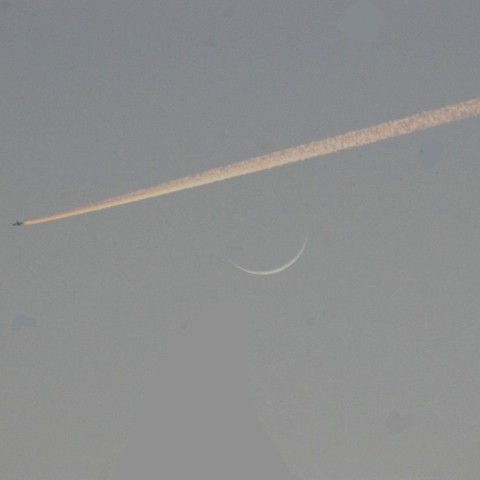 飛行機雲と月齢1,6