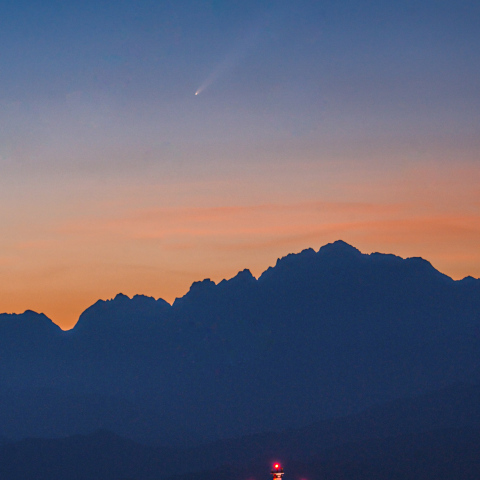 紫金山・アトラス彗星  富山市