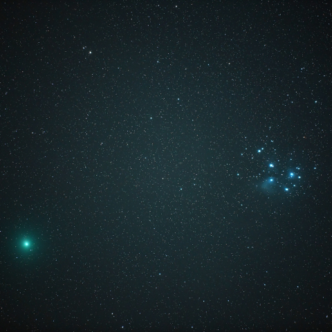 プレアデス星団に接近中のウィルタネン彗星