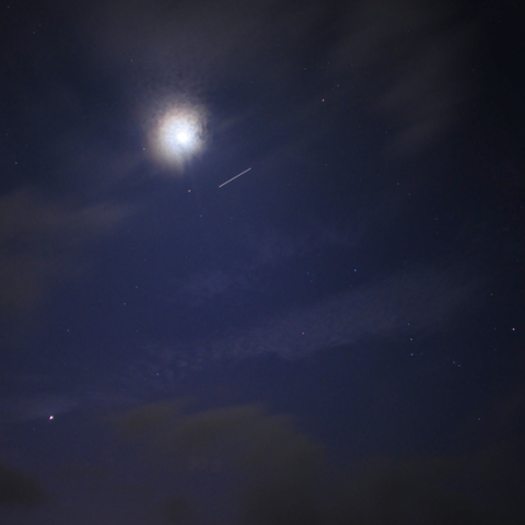 昇る冬の星座とＩＳＳ