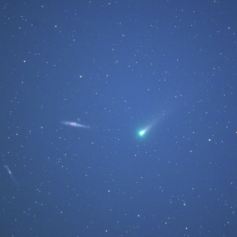 月明下のレナード彗星・くじら銀河ランデブー