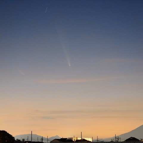 紫金山・アトラス彗星と富士山