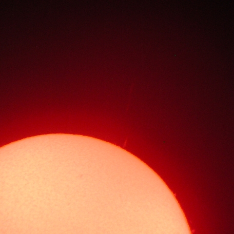 長く伸びたプロミネンス