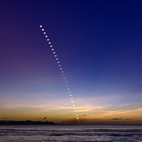 グアム・タモン湾に沈む金環日食　2019