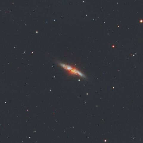 M82 不規則銀河