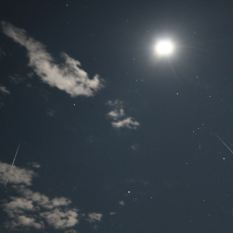 満月の　ふたご座流星群