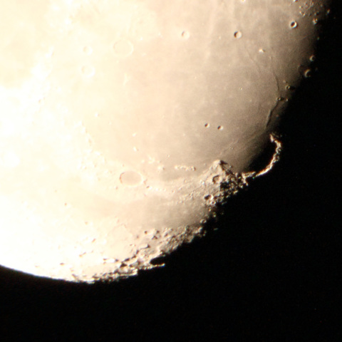 月面上のアーチ