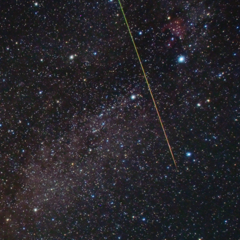 天の川を渡る流星