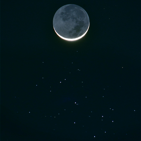 4/29の月　昴を添えて