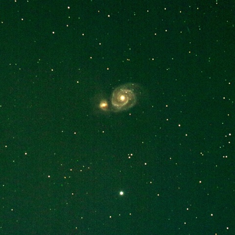 りょうけん座の子持ち銀河