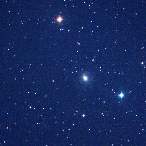 きりん座のレンズ状銀河