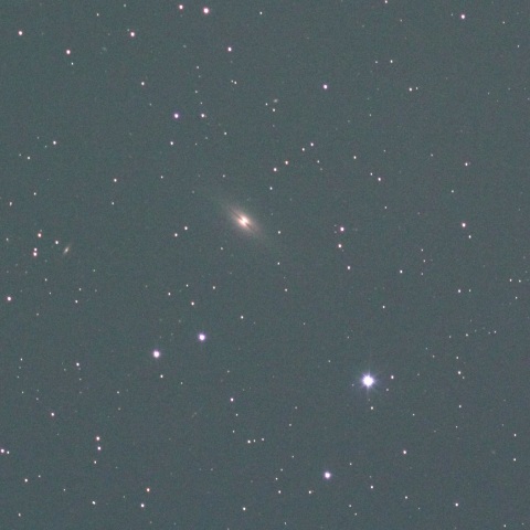 ペガスス座のミニソンブレロ銀河