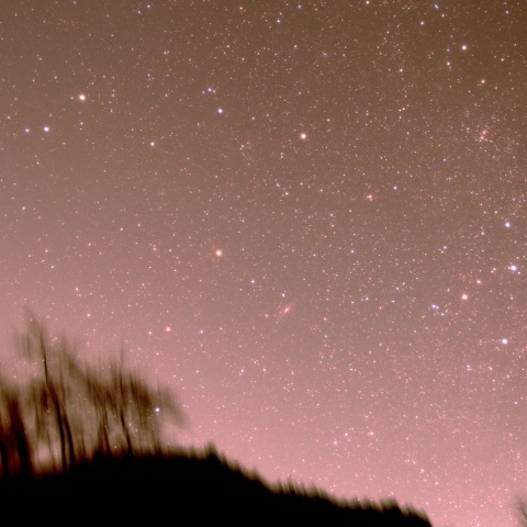 沈むアンドロメダ銀河と星々