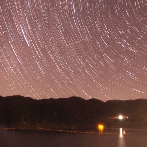 湖に沈むはくちょう座