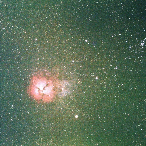 Ｍ２０三裂星雲とＭ２１（光害地）