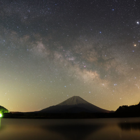 富士にかかる天の川