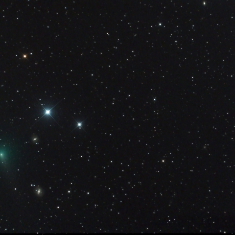 おとめ座の銀河に接近した 紫金山第一彗星