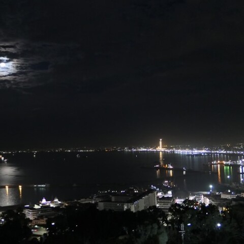 アルジェの小望月