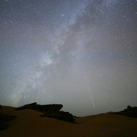 大気光の銀河、彗星