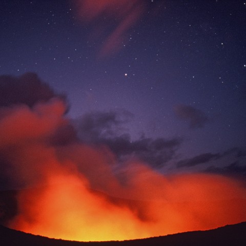 薄明のヤスール火口