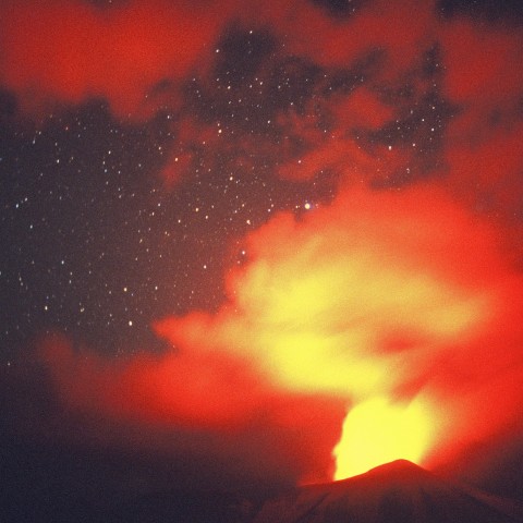ヤスール山の火映