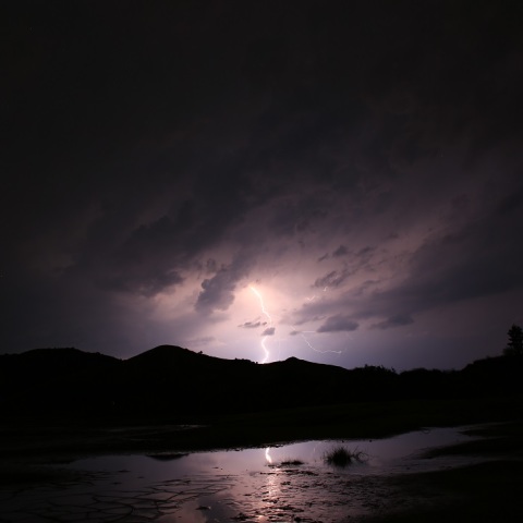 天池の稲妻