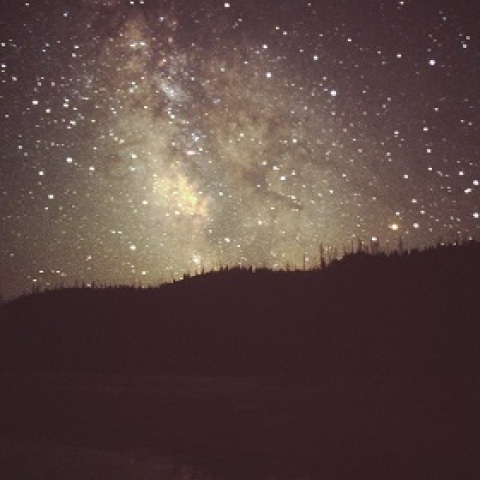 イエローストーンの銀河と流星